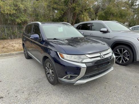 Used 2017 Mitsubishi Outlander SEL image 2