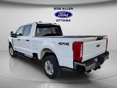 Used 2025 Ford F250 XLT image 3