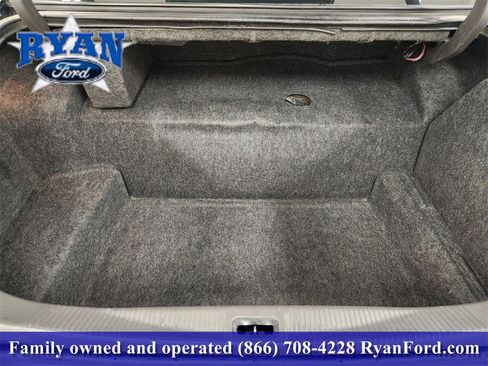 Used 2008 Lincoln Town Car Signature Limited image 21