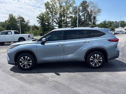 Used 2022 Toyota Highlander XLE AWD/4WD image 25