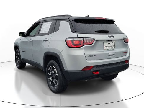Used 2025 Jeep Compass Trailhawk AWD/4WD image 3