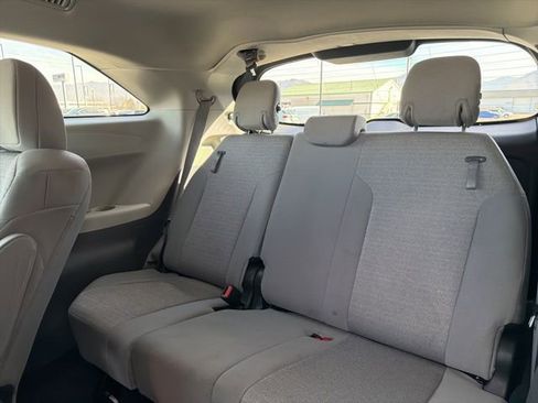 Used 2024 Toyota Sienna LE image 18
