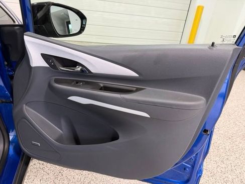 Used 2020 Chevrolet Bolt Premier w/ Infotainment Package FWD image 21