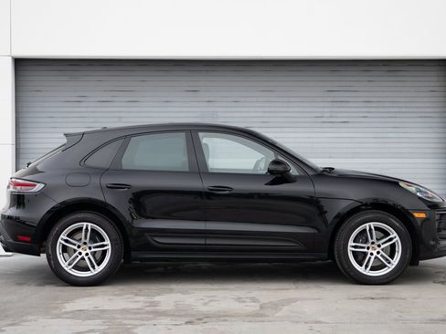 Certified 2025 Porsche Macan image 8