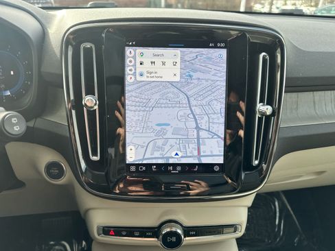 Used 2023 Volvo XC40 B5 Plus w/ Protection Package Premier image 22