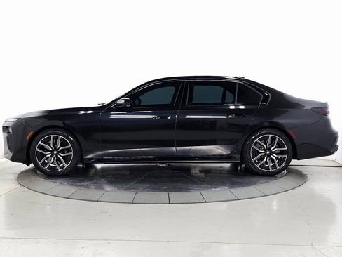 Used 2025 BMW 760i xDrive w/ Executive Package image 4
