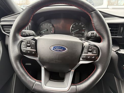 Used 2023 Ford Explorer ST-Line image 12