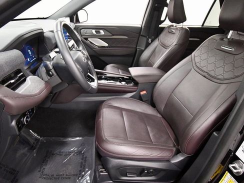 Used 2025 Ford Explorer Platinum w/ LUX Leather Package image 14