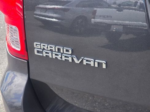 Used 2019 Dodge Grand Caravan SXT w/ Rear Park Assist Package FWD image 12
