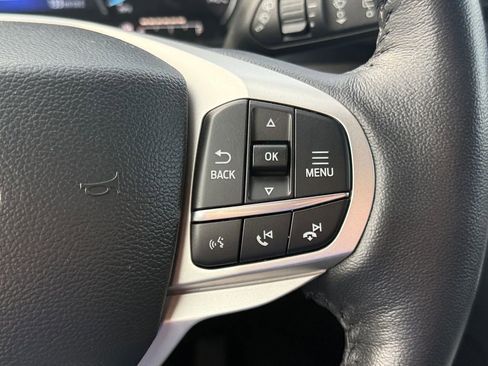 Used 2023 Ford Explorer XLT AWD/4WD image 34