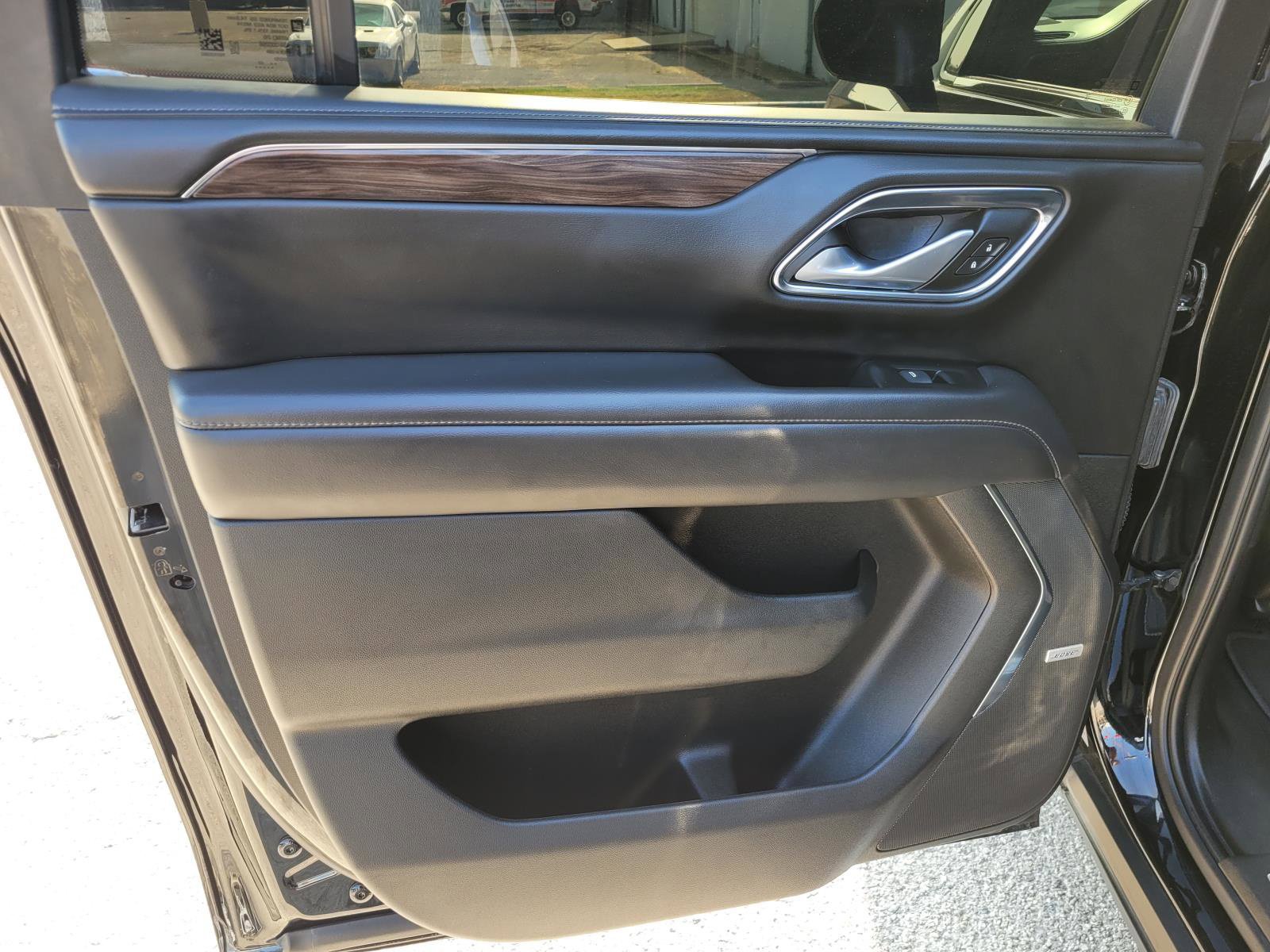 Used 2022 Chevrolet Suburban LT RWD image 16