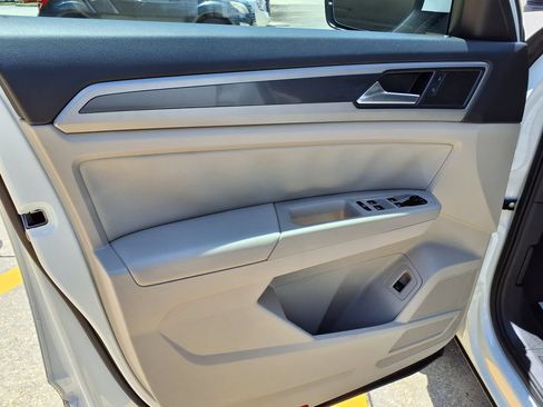 Used 2021 Volkswagen Atlas SE FWD image 21