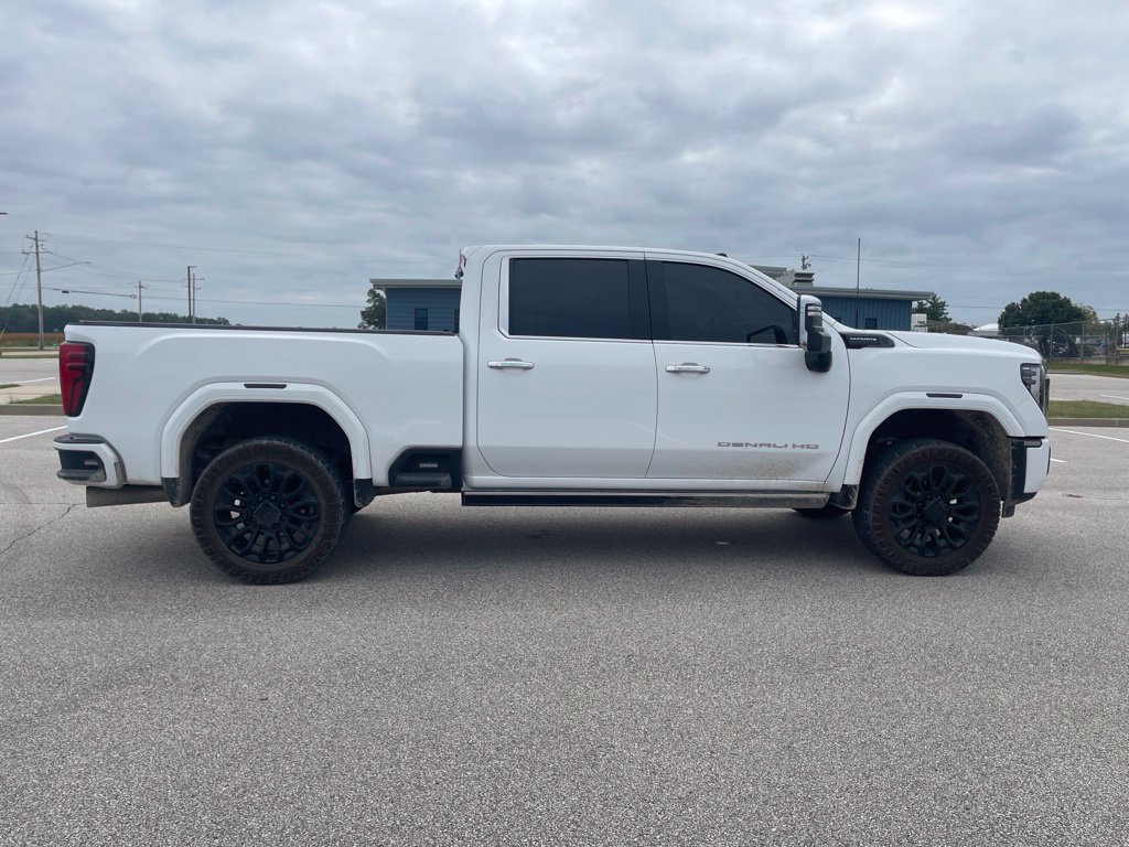 Used 2024 GMC Sierra 2500 Denali Ultimate AWD/4WD image 4
