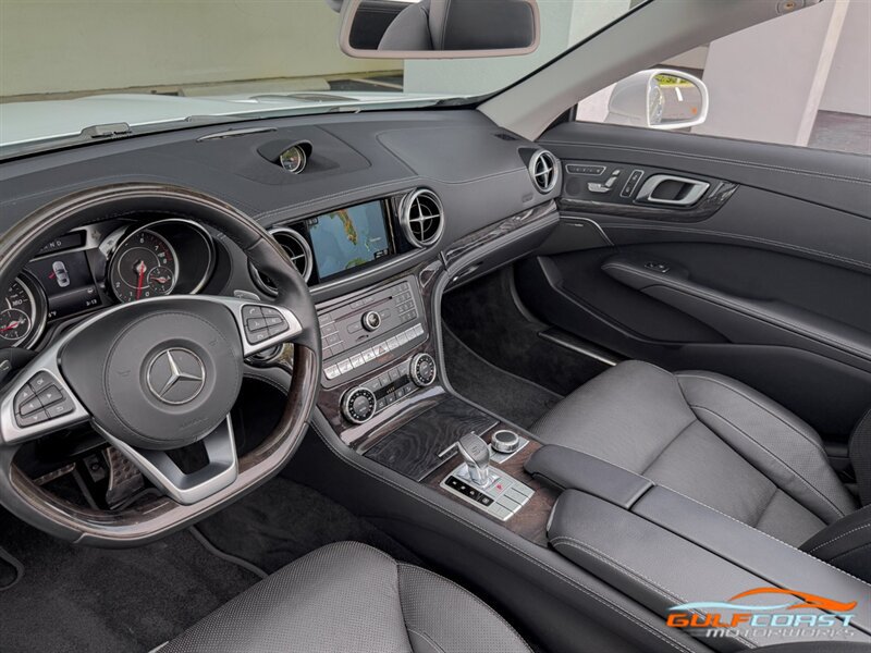 Used 2019 Mercedes-Benz SL 550 w/ Driver Assistance Package image 14