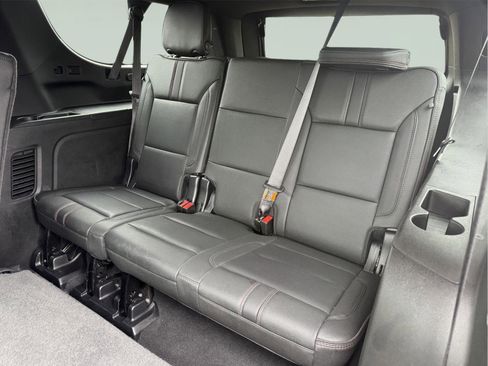 Used 2022 Chevrolet Suburban RST w/ Luxury Package image 7