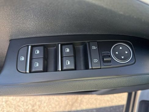 Used 2023 Kia Soul LX w/ LX Technology Package image 16