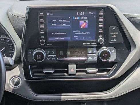 Used 2020 Toyota Highlander XLE FWD image 28