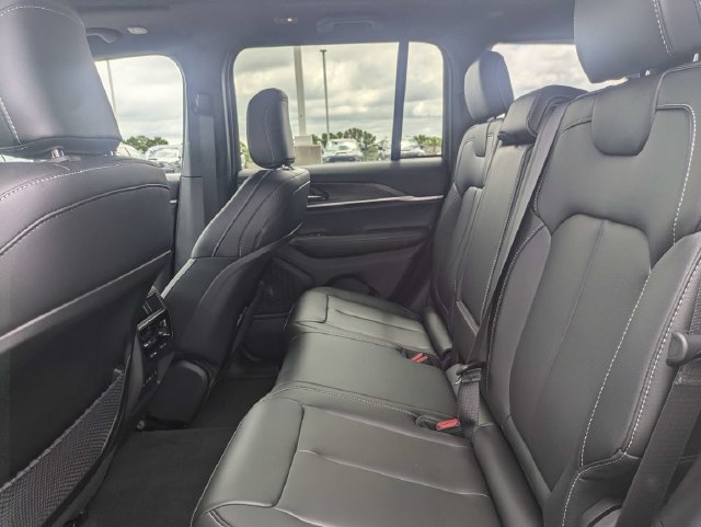 New 2026 Jeep Grand Cherokee Limited w/ Limited Altitude Package AWD/4WD image 15