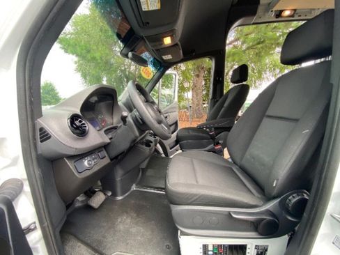 Used 2023 Mercedes-Benz Sprinter 2500 image 30