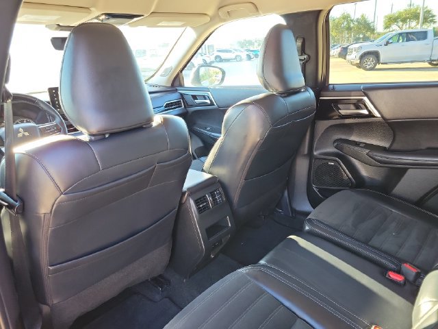 Used 2025 Mitsubishi Outlander SE FWD image 12