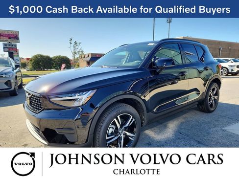 New 2026 Volvo XC40 B5 Core w/ Climate Package AWD/4WD image 2
