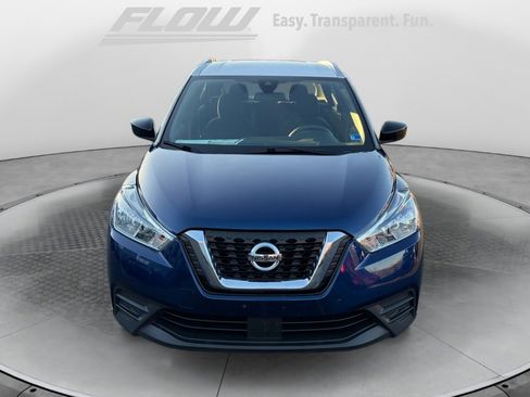 Used 2020 Nissan Kicks SV image 3