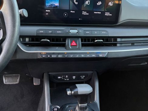 Used 2025 Kia K4 LXS image 6