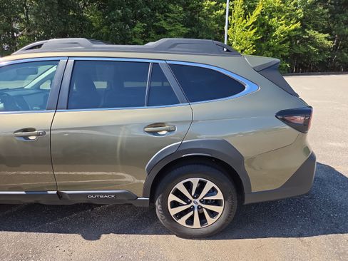 Used 2024 Subaru Outback Premium AWD/4WD image 6