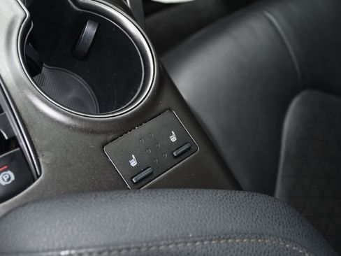 Used 2022 Toyota Camry XSE FWD image 15