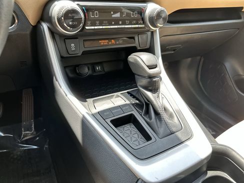 Used 2019 Toyota RAV4 XLE FWD image 23