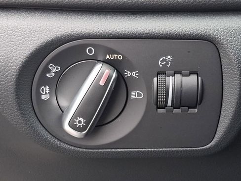 Used 2018 Audi Q3 2.0T Premium Plus image 26