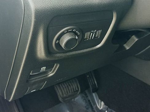 New 2025 Jeep Grand Cherokee Altitude image 10