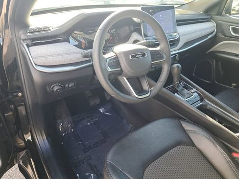 Used 2024 Jeep Compass Latitude image 17