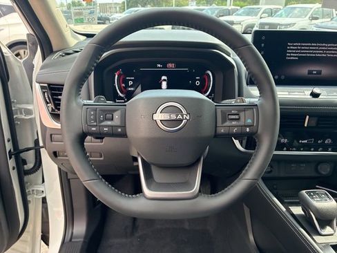 New 2026 Nissan Rogue Platinum AWD/4WD image 11