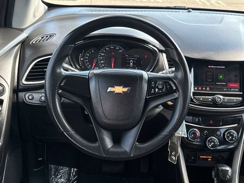Used 2021 Chevrolet Trax LS AWD/4WD image 13