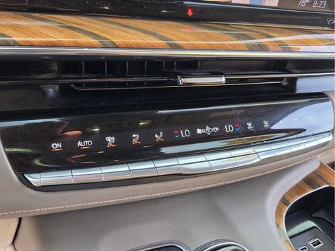 Used 2021 Cadillac Escalade Premium Luxury Platinum AWD/4WD image 26
