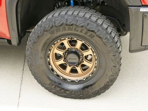 Used 2024 GMC Sierra 2500 AT4X AWD/4WD image 9