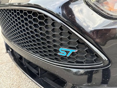 Used 2017 Ford Focus ST FWD image 6