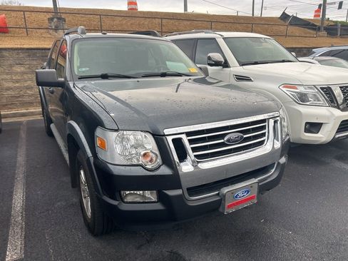 Used 2010 Ford Explorer Sport Trac XLT image 2