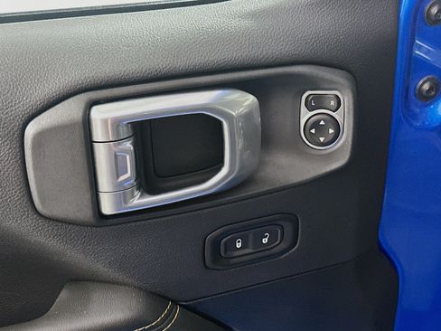 Used 2024 Jeep Wrangler Unlimited Sahara AWD/4WD image 15