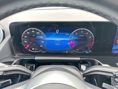 Used 2025 Mercedes-Benz GLA 250 4MATIC image 40