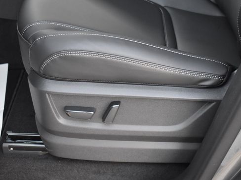 New 2026 Nissan Armada SV image 15