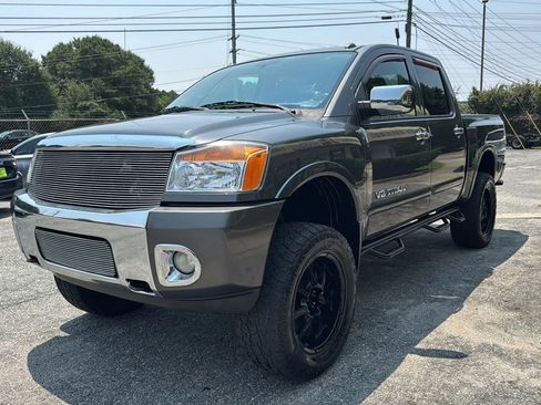 Used 2010 Nissan Titan LE AWD/4WD image 7