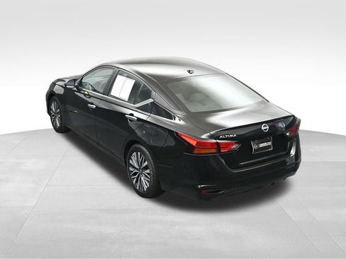 Used 2025 Nissan Altima 2.5 SV FWD image 33