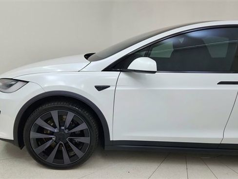 Used 2022 Tesla Model X image 9
