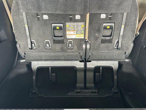 Certified 2022 Toyota Sienna XLE AWD/4WD image 16