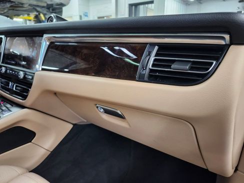 Used 2021 Porsche Macan image 13