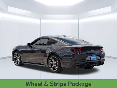 Used 2024 Ford Mustang Coupe RWD image 3
