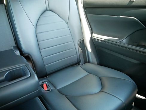 Used 2022 Toyota Highlander XLE AWD/4WD image 14