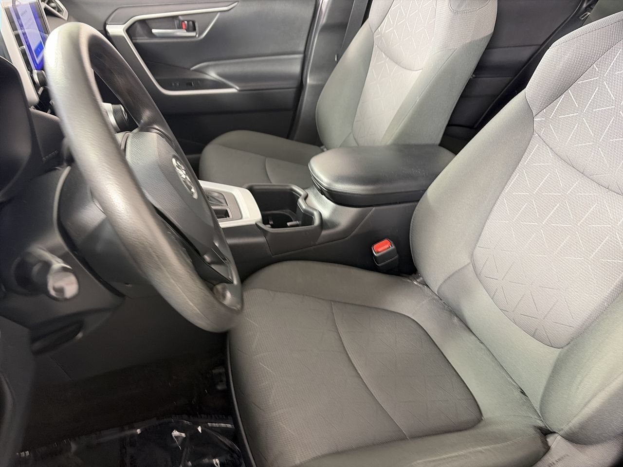 Used 2023 Toyota RAV4 XLE FWD image 19